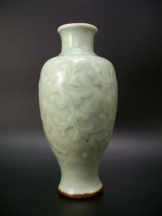 CHINESE INCISED GREEN LONGQUAN CELADON FLORAL VASE 8