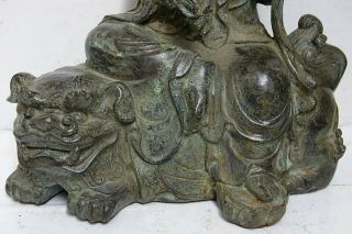 LARGE SEATED BRONZE OF GUANYIN SAT ON FOO DOG - 2 SEAL MARKS RARE 2