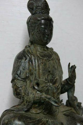 LARGE SEATED BRONZE OF GUANYIN SAT ON FOO DOG - 2 SEAL MARKS RARE 3