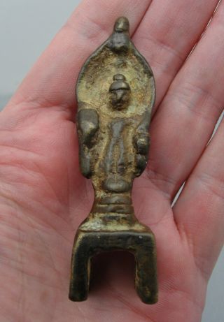 A RARE SMALL CHINESE BRONZE FIGURE OF GUANYIN SUI / TANG DYNASTY 2