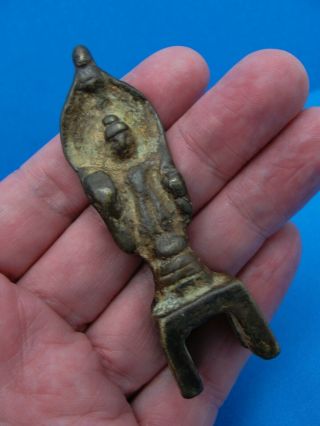 A RARE SMALL CHINESE BRONZE FIGURE OF GUANYIN SUI / TANG DYNASTY 3