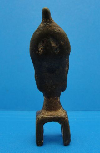 A RARE SMALL CHINESE BRONZE FIGURE OF GUANYIN SUI / TANG DYNASTY 7