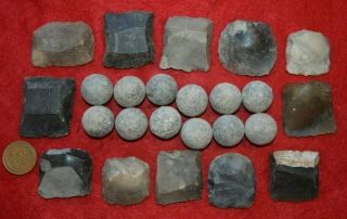 12 Napoleonic era Brown Bess musket balls and 12 musket flints 5