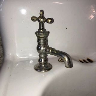 Antique White Porcelain Cast Iron Sink With Faucets 6