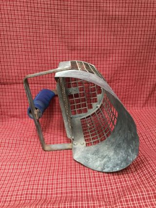 ANTIQUE VINTAGE GRAIN / FLOUR / FEED SCOOP GALVANIZED METAL HANDLE FARM COUNTRY 4