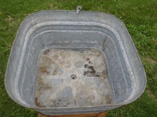 VINTAGE GALVANIZED STEEL SINGLE WHEELING WASH TUB,  PLANTER,  FLOWER POT,  HOME SINK 3