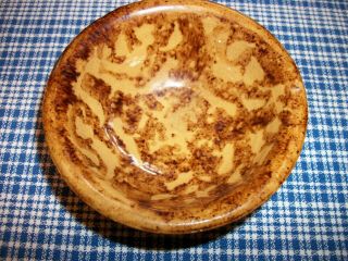 ANTIQUE SALESMAN SAMPLE MINIATURE SPONGEWARE MIXING BOWL & TINY WOODEN SPOON 4