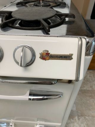 O ' Keefe and Merritt Vintage White Stove and Oven,  Gas 6