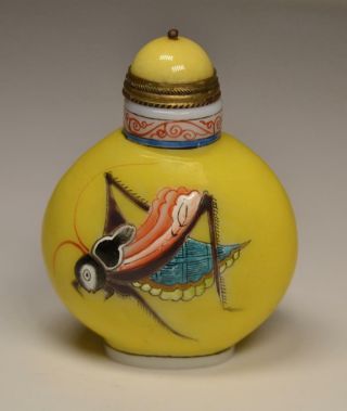 Vintage 1920s Chinese Peking Glass Cricket Snuff Bottle
