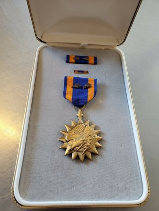 Ww2 U.  S.  Army Air Corps Air Medal W/ribbon,  4 Oak Leaf Clusters Named Engraved