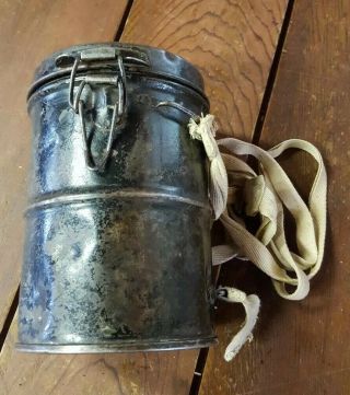 WW1 German Gas Mask And Container 11
