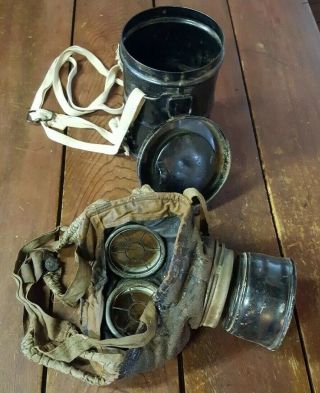 WW1 German Gas Mask And Container 9