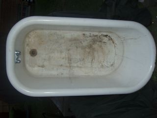 Antique Cast Iron Clawfoot Tub 2