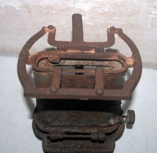 Old Rare Antique Cast Iron Stove Heater Kerosene Oil Burning Collectiblle Stove 5