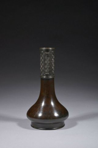 Antique Chinese bronze bottle vase,  late Ming - early Qing dynasty 2