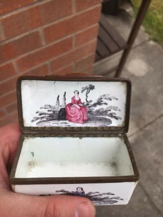 A Fine 18th Century Staffordshire Bilston Batersea Enamel Patch Pill Snuff Box 6