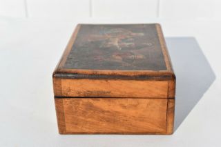 JUDAICA? ANTIQUE HAND COLORED OLIVE WOOD BOX DEPICTING A RUSSIAN JEWISH FAMILY 3