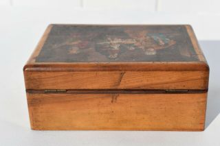 JUDAICA? ANTIQUE HAND COLORED OLIVE WOOD BOX DEPICTING A RUSSIAN JEWISH FAMILY 4
