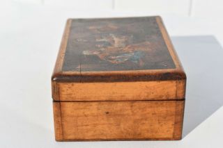 JUDAICA? ANTIQUE HAND COLORED OLIVE WOOD BOX DEPICTING A RUSSIAN JEWISH FAMILY 5