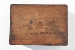 JUDAICA? ANTIQUE HAND COLORED OLIVE WOOD BOX DEPICTING A RUSSIAN JEWISH FAMILY 7