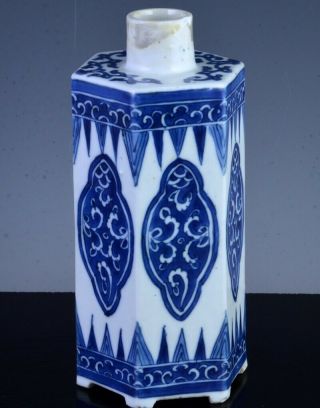 FINE 17THC CHINESE KANGXI BLUE WHITE FACETED FOOTED TEA CADDY JAR VASE 2