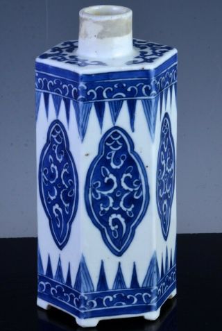 FINE 17THC CHINESE KANGXI BLUE WHITE FACETED FOOTED TEA CADDY JAR VASE 4