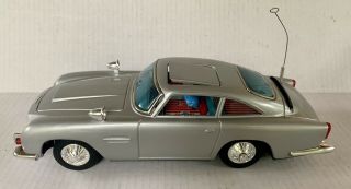 Vtg 1960s Gilbert JAMES BOND Aston Martin TIN Battery Operated CAR w/ Box 2