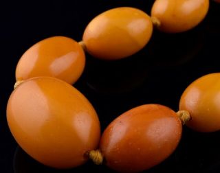 FINE ANTIQUE CHINESE NATURAL BUTTERSCOTCH EGG YOLK AMBER GRADUATED BEAD NECKLACE 3