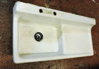 ANTIQUE CAST IRON FARMHOUSE WALL MOUNTED KITCHEN SINK W/ DRAINBOARD 2