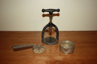 Antique Cast Iron Juice Press by Landers Frary & Clark Columbia Meat Press USA 3