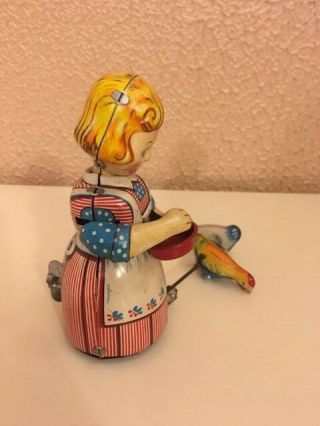 Vintage 1950 ' s Girl Feeding Chickens Tin Wind - Up - TPS - Japan C9 2
