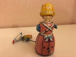 Vintage 1950 ' s Girl Feeding Chickens Tin Wind - Up - TPS - Japan C9 3