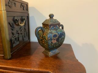 Fine quality unusual 18thc/19thc Chinese cloisonné square section vase and cover 2