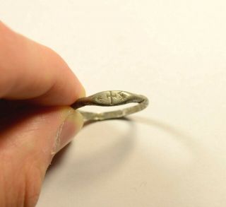 LOVELY LATE ROMAN SILVER RING WITH CROSS ON BEZEL - circa 4th C AD 5