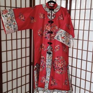 Vintage Antique Asian Chinese Floral Embroidered Red Silk Petite Robe Kimono
