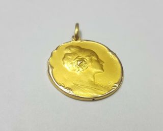 18k Inflated Gold Antique Medal With A Woman With A Rose Embossed