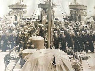 WWII PHOTOGRAPH OF USS Chariton River LSM R - 407 SHIP WITH CREW 3