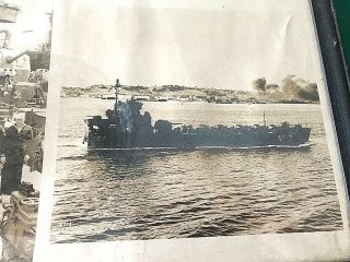WWII PHOTOGRAPH OF USS Chariton River LSM R - 407 SHIP WITH CREW 4