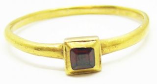 Rare 16th century Renaissance gold finger ring set with dark red ruby 2