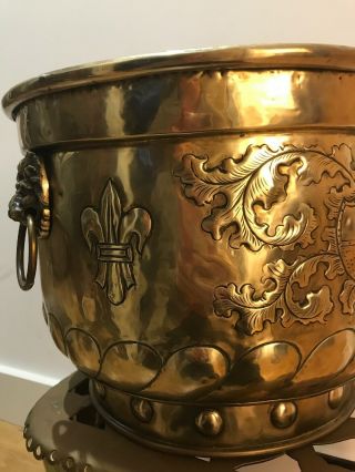 Large Antique Arts & Crafts Embossed Brass Armorial Jardiniere/planter 3