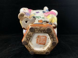 Chinese Antique Famille Rose Porcelain Vase With six kids and Qing dynasty mark 7
