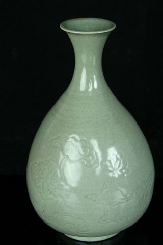 May072 Korean Goryeo Dynasty Celadon Porcelain Grass Engraving Bottle Vase