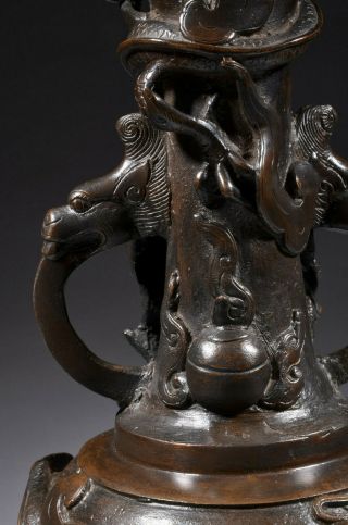 Impressive antique Chinese bronze altar vase,  Ming dynasty 2