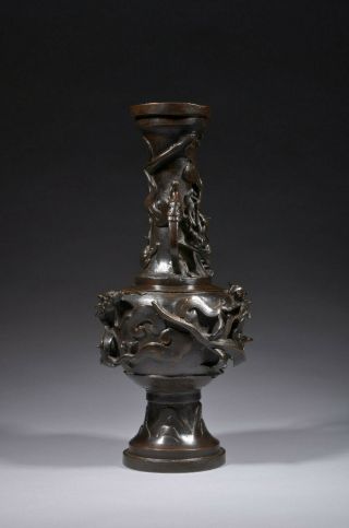 Impressive antique Chinese bronze altar vase,  Ming dynasty 3