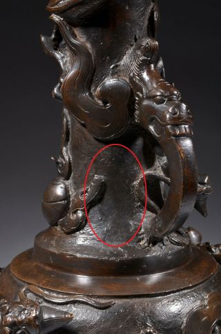Impressive antique Chinese bronze altar vase,  Ming dynasty 6