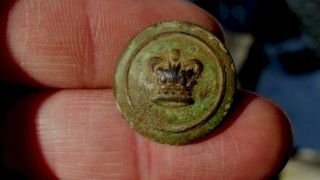 Dug British Crown Militia Button