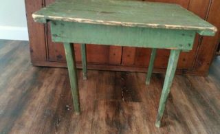 ANTIQUE PRIMITIVE CHILD ' S TOY DOLL TABLE.  OLD GREEN PAINT.  AAFA 3