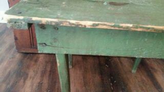 ANTIQUE PRIMITIVE CHILD ' S TOY DOLL TABLE.  OLD GREEN PAINT.  AAFA 4