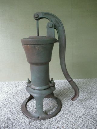 Antique Water Well Pump Vintage COLUMBIANA Ohio Cast Iron,  Green Paint 3