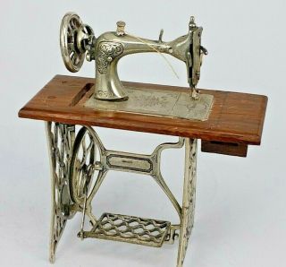 Sacchetti Silver Miniature Model Of A Treadmill Sewing Machine With Moving Parts